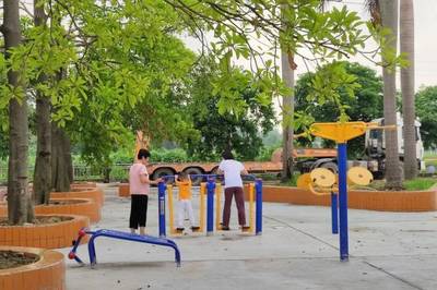 蘆苞鎮(zhèn)村前空地變身多功能休閑小公園，推動(dòng)村民健康生活與技術(shù)轉(zhuǎn)讓融合發(fā)展